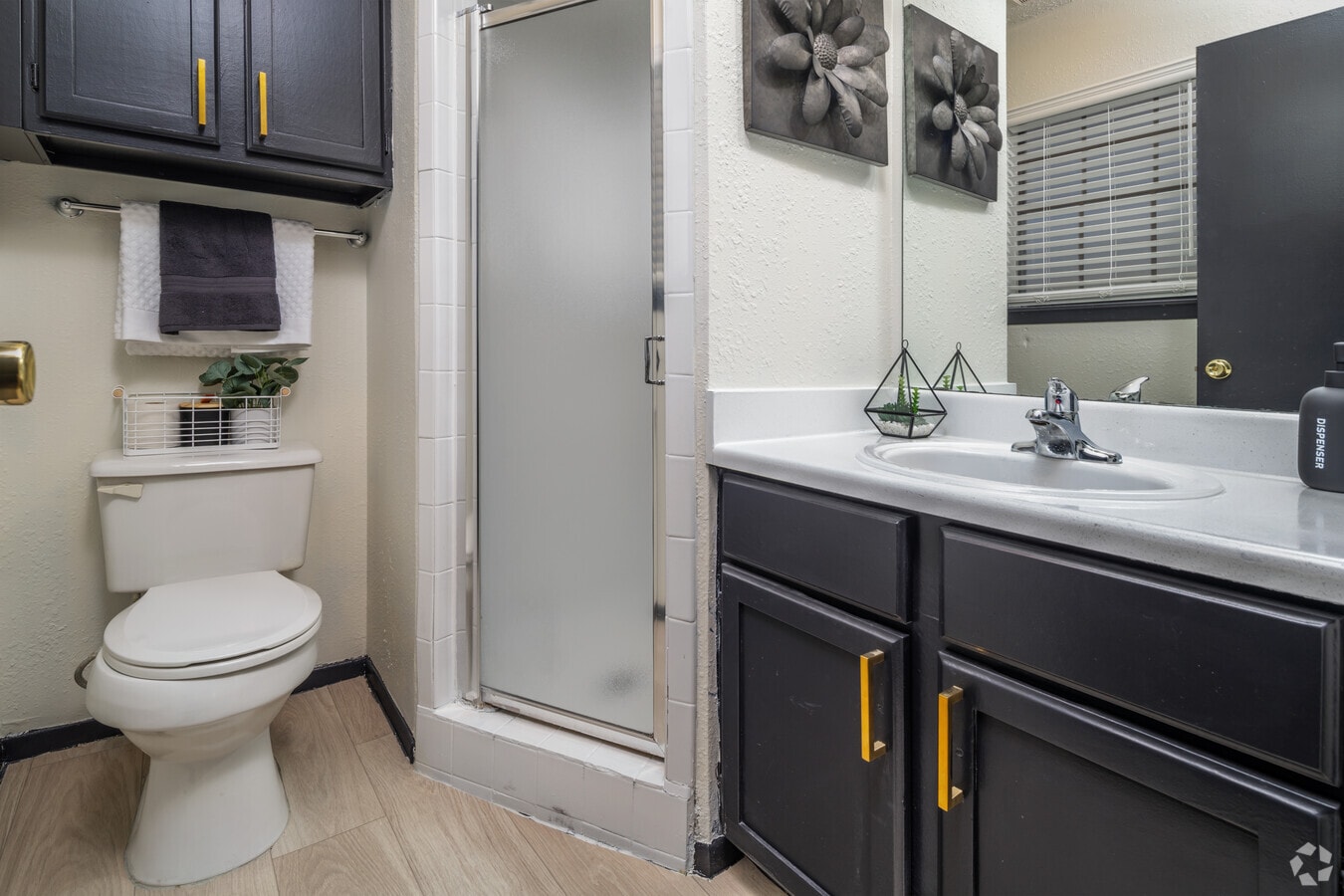 2BR, 3BA - 1125SF Bathroom 02 - The Row