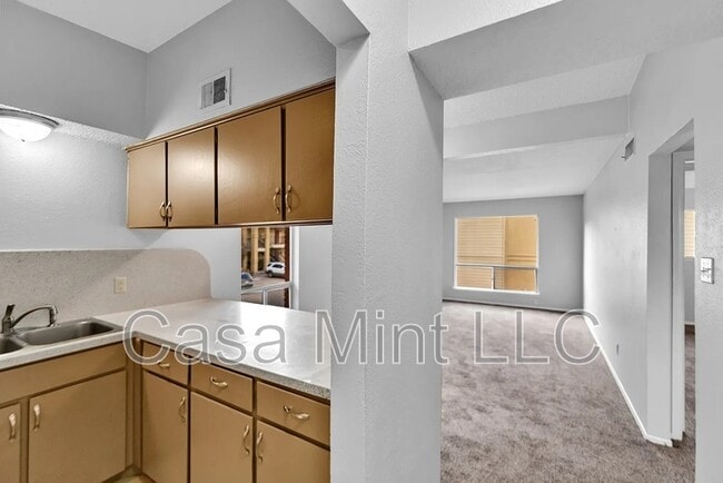 Photo - 803 Oakland St Unit APT 10