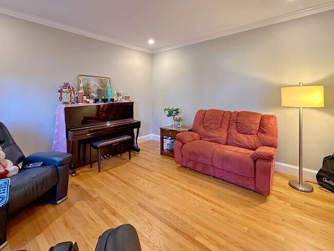 11 Oakland St