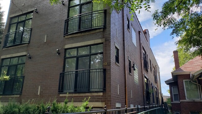 Building exterior - 4044 N Kedvale Ave Unit 2B