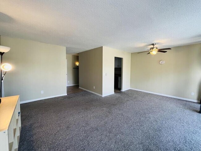 Building Photo - 710 E 200 S