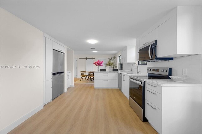 Photo - 7994 Crespi Blvd