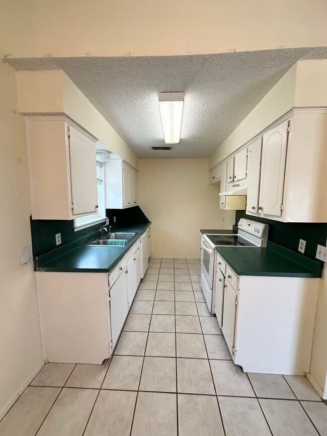 Photo - 3 Bedroom 2 Bathroom For Rent