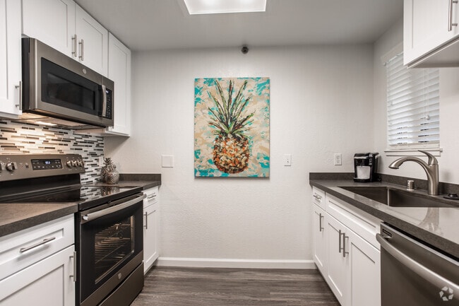 1BR, 1BA - 716 SQFt