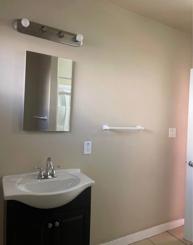 Photo - 206 Rigsby Ave