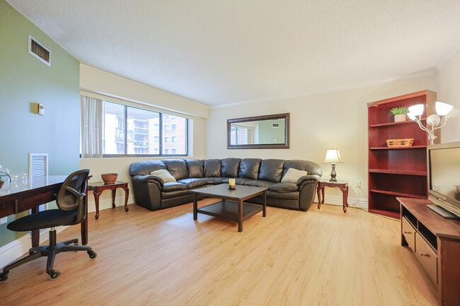Building Photo - 15 N Beacon Unit 212 Rental
