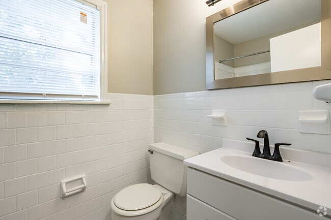 2BR, 1BA - 1000SF