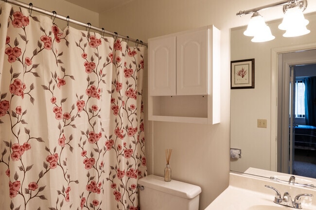 2BR, 1.5BA - 1088SF - Heritage Village Apartments