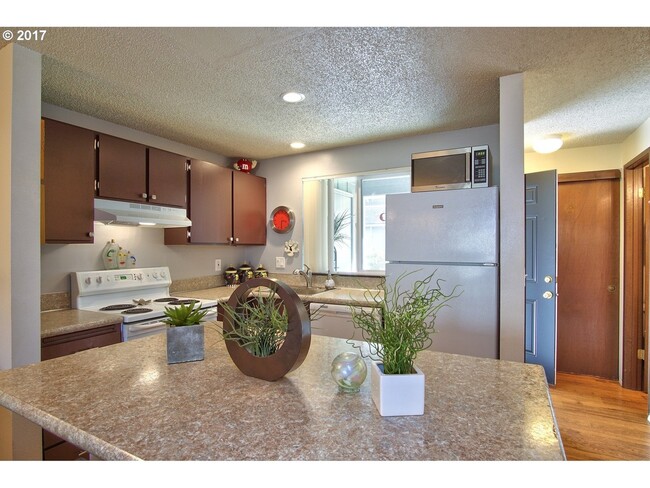 Photo - 3875 NW Chemult Pl
