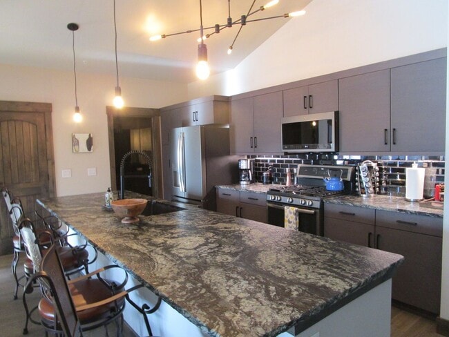 Building Photo - Delightful Monterra 2 Bed 2 Bath Condo wit...