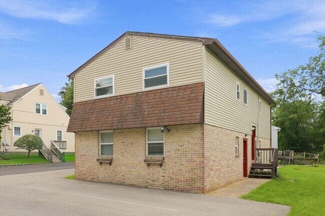 Building Photo - 2824 Moreland Rd Unit 2