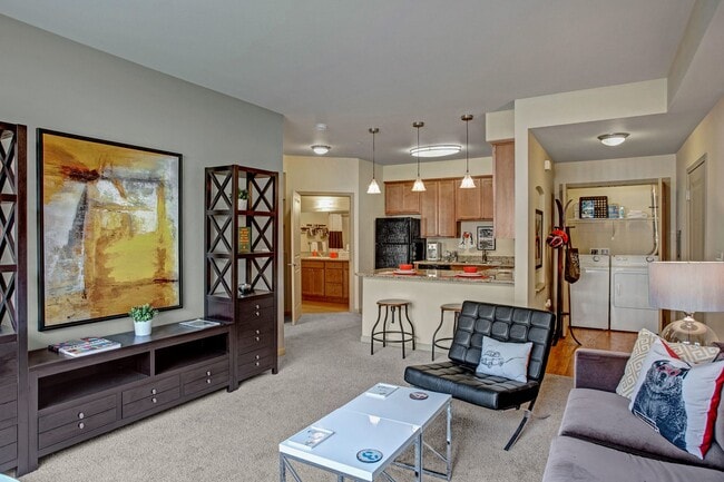 Building Photo - Riverside 9