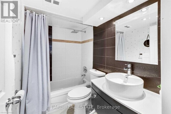 Photo - 40 Scollard St Unité 402