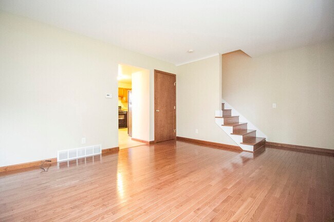 Photo - 2731 Glendale Ave