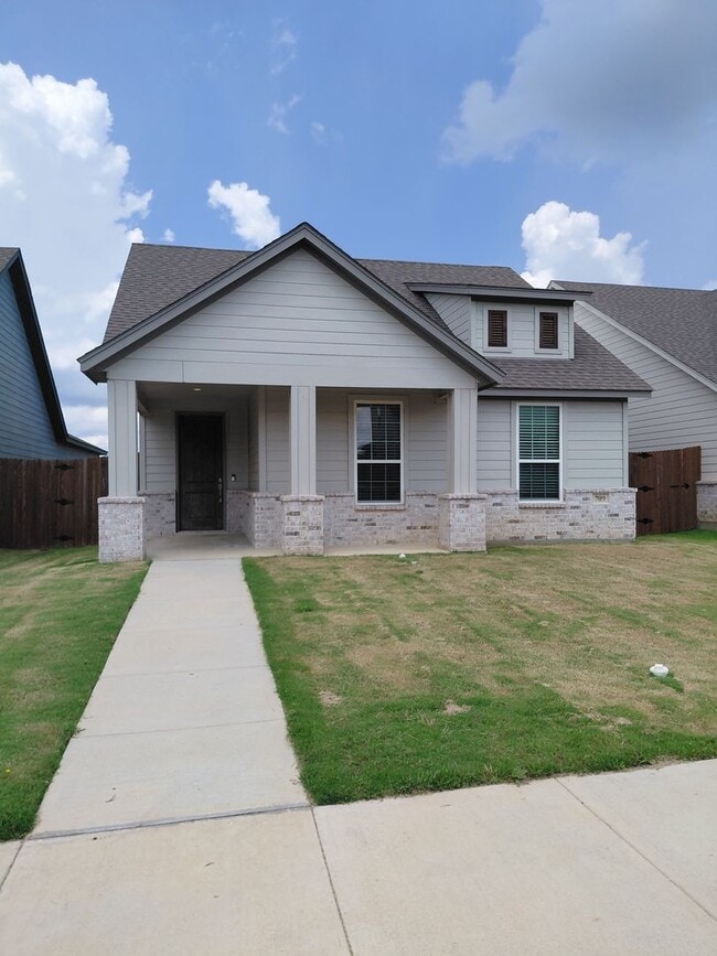 Building Photo - 3/2/2- ?Modern Living in Godley, TX ?
