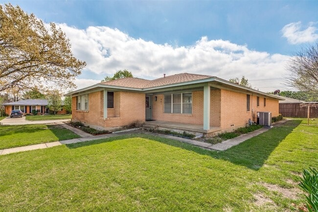 Building Photo - 401 Daisy Dr