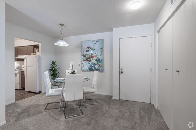 1BR, 1BA - 759SF - Dining Room