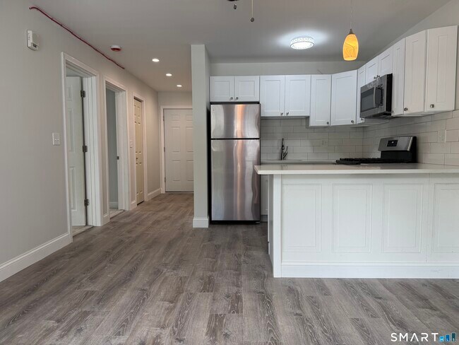 Photo - 1085 Whalley Ave Unit 4