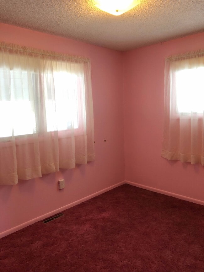 Photo - 3 bedroom 2 bath in the heart of Belgrade