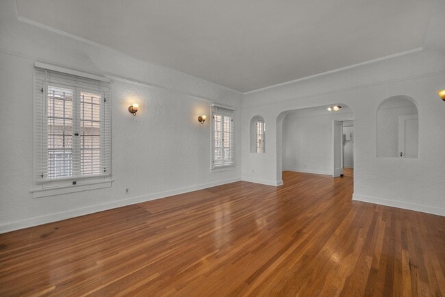 Large 2 bedroom unit - Large 2 bedroom unit Unidad 1115