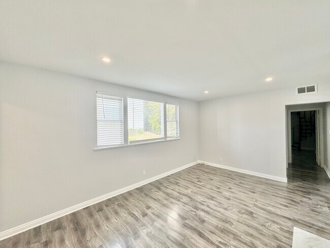 Photo - 425 N Oakhurst Dr Unidad 110