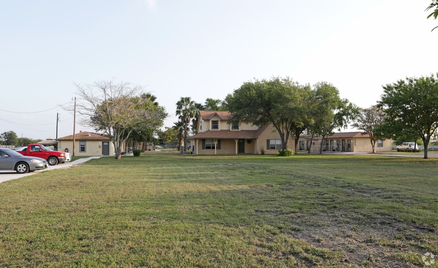 Primary Photo - 1104 Country Ln Apartments