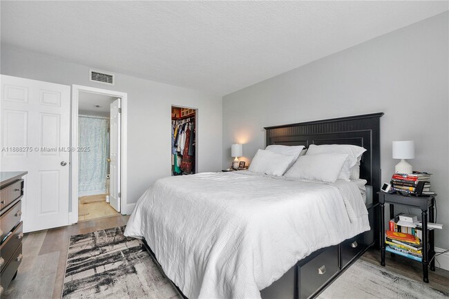 Photo - 116 Lake Emerald Dr Unit 102