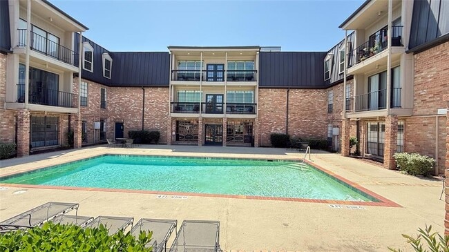 Photo - 2425 Underwood St Condo Unit 142
