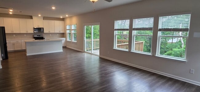 Photo - 164 Longleaf St