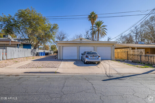 Building Photo - 329 S Pioneer Rental