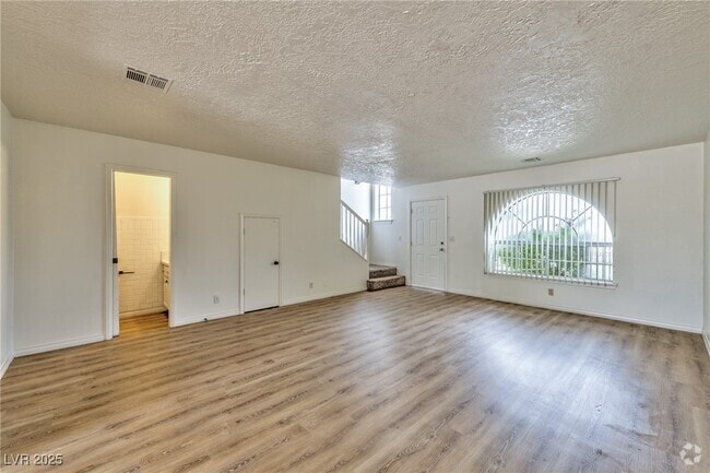 Building Photo - 1201 Bourbon St Unit B Rental