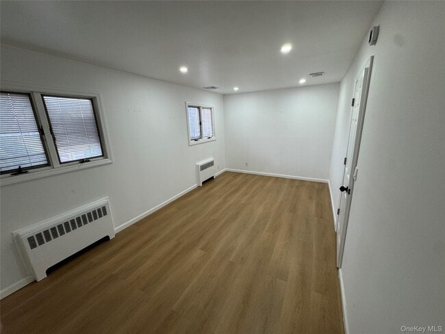 303 Woodbury Rd