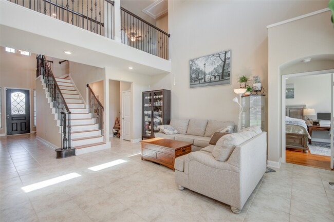 Building Photo - 12902 Oak Fls Dr