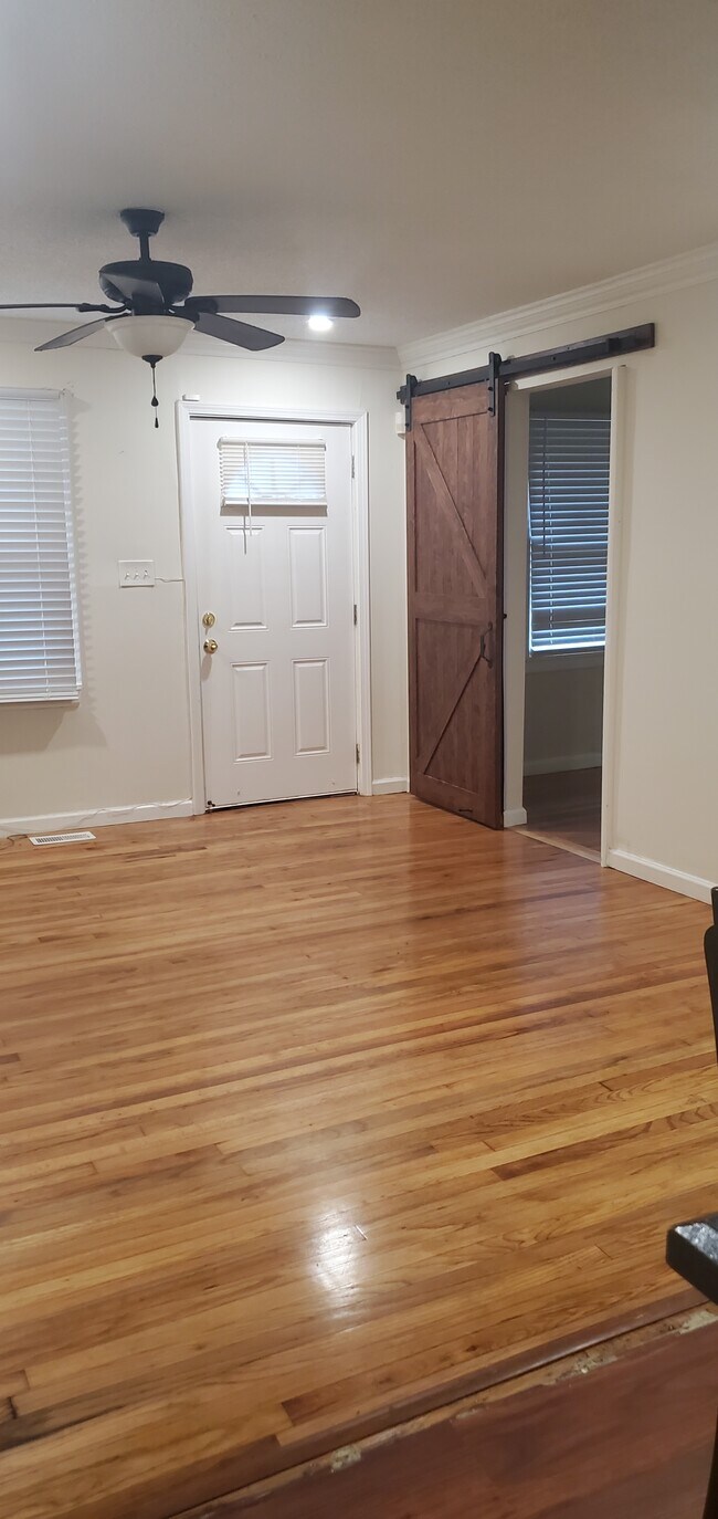 Photo - 3072 Lone Oak Ave SW