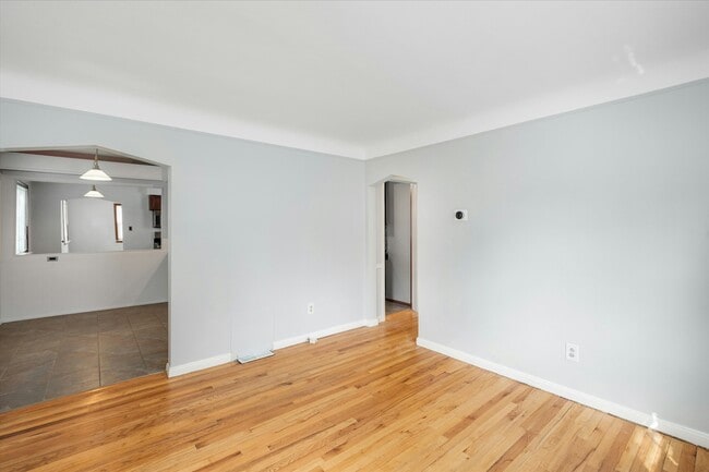 2011 E Hudson Ave