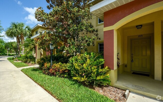 Building Photo - Lakeside Village Townhouse 2 Bedroom  2.5 ...