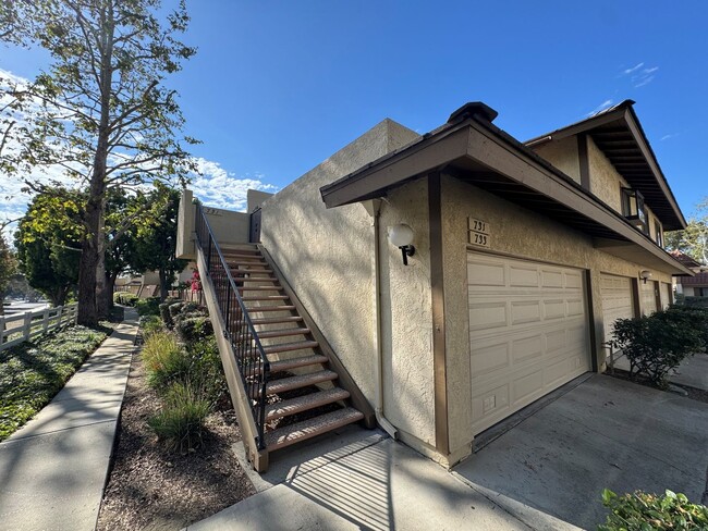 Building Photo - Beautiful 2+1.75 Upstairs Condo in Desirab...