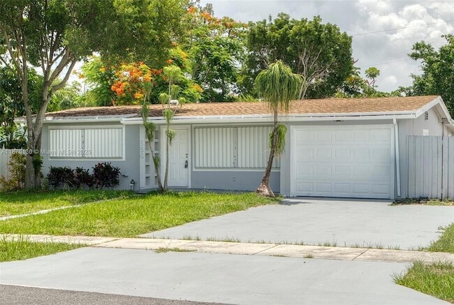 Photo - 658 SW 1st Ct