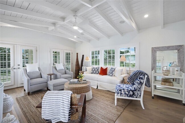 47 8th Ave S