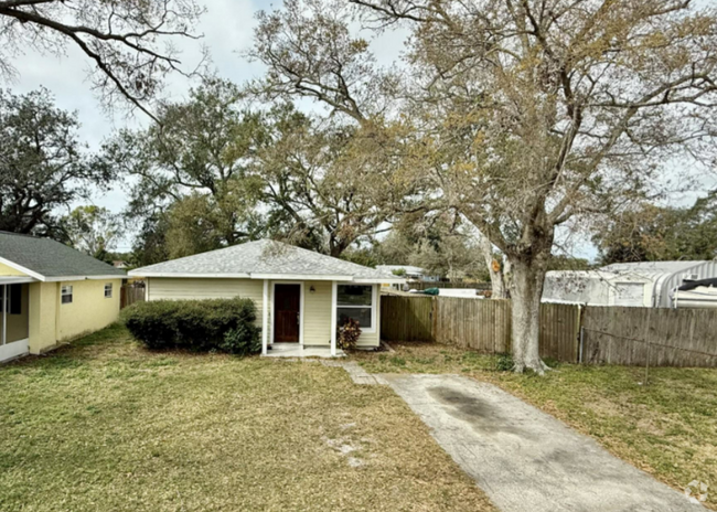 Building Photo - 1348 Friend Ave Rental