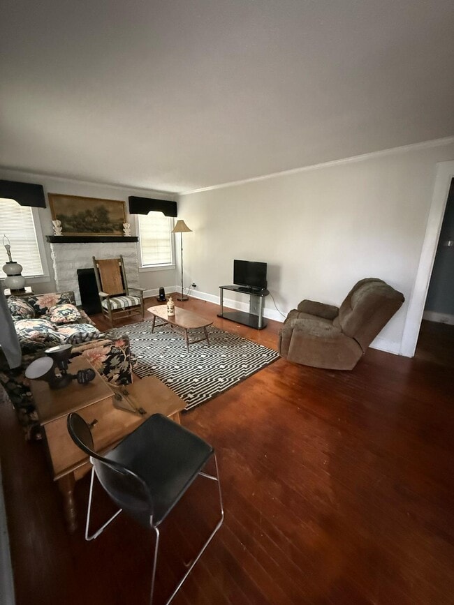 Photo - 826 W Terrell St