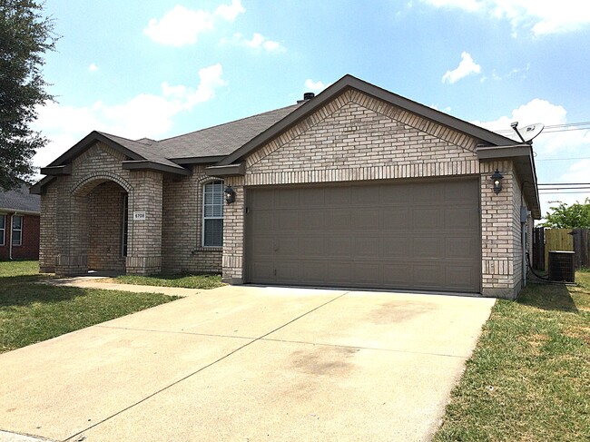 Photo - 6708 Lake Jackson Dr House