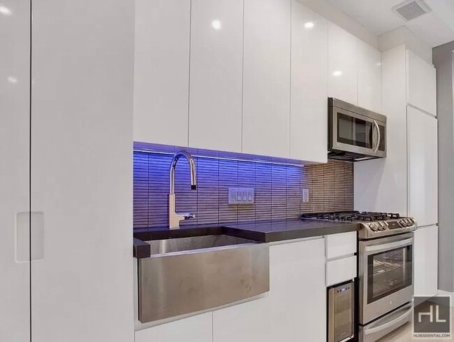 Building Photo - STANTON ST. Unit 5C