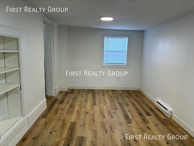 Photo - 104 1/2 E. Pearl Street-