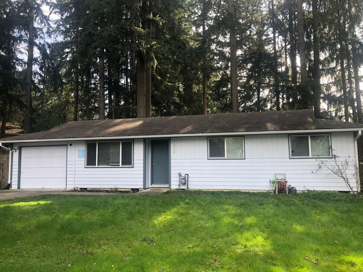 Lake Tapps Rambler on Corner Lot! - Lake Tapps Rambler on Corner Lot! House