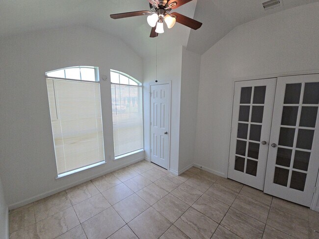 Photo - 1306 Squire Dr