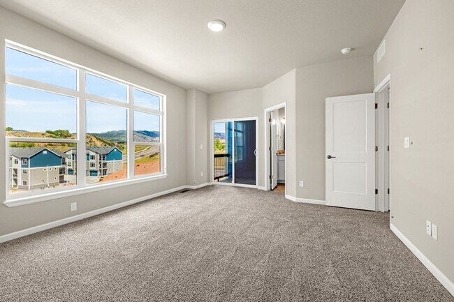 Photo - Luxury 4 Bed Townhouse with Amazing City and Mt Views on Westside