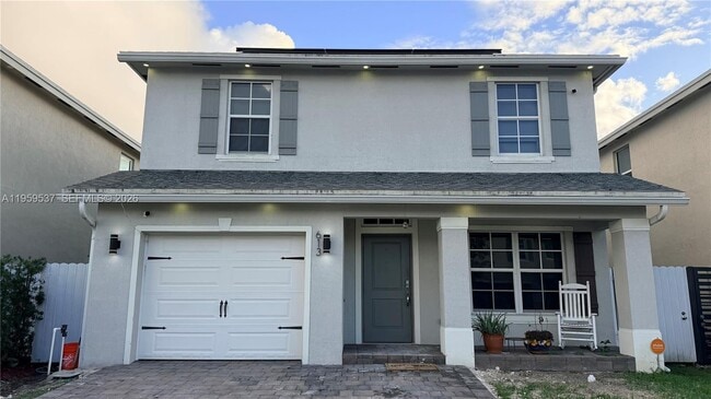 Building Photo - 613 NE 5th St Unit 0