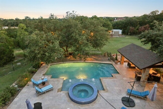 Photo - 122 Silverstone Dr