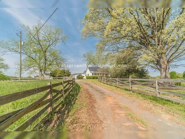 Photo - 7680 Jefferson River Rd